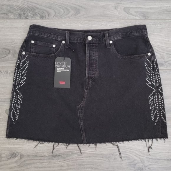 Levi’s Premium Deconstructed Studded Distressed Denim Skirt Black Sz 34 $80 SOLD - Picture 4 of 10